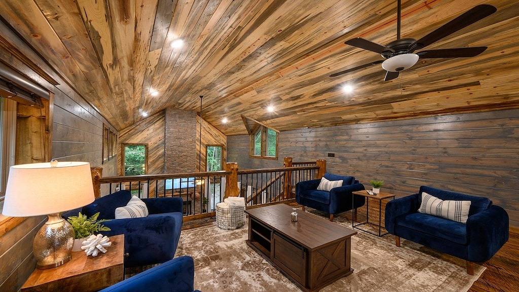 Blue Pine Divine - 1+ Bedrooms, 2 Baths, Sleeps 6, pet friendly, Hot Tub in Broken Bow, Broken Bow Lake