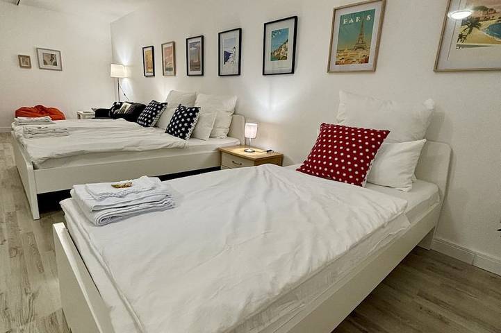 Ganze Wohnung, Ruhiges & gemütliches Doppelzimmer + Einzelbett in Top Lage in Langenfeld (Rheinland), Kreis Mettmann