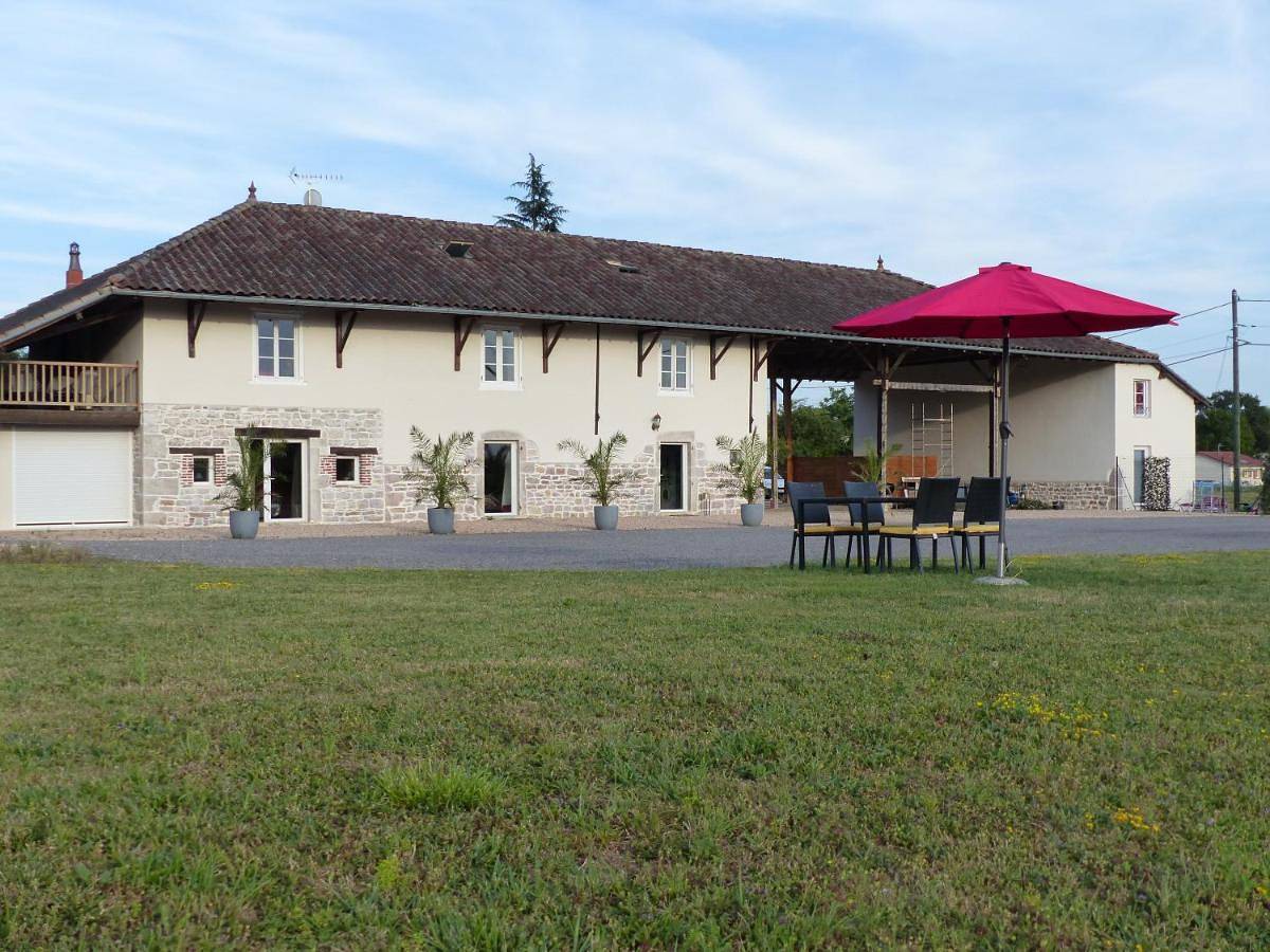 Gîtes Domaine de la Rochère in Domsure, Région de Bourg-en-Bresse
