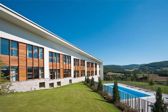 Apartamento para 3 personas, con Terraza y Jacuzzi además de Jardín y Piscina en Ulzama