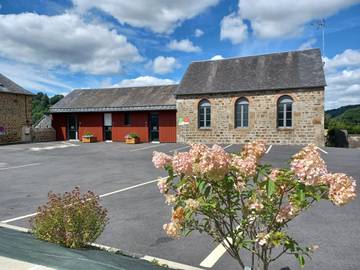 Gîte pour 15 personnes, avec terrasse à Lonlay-l'Abbaye