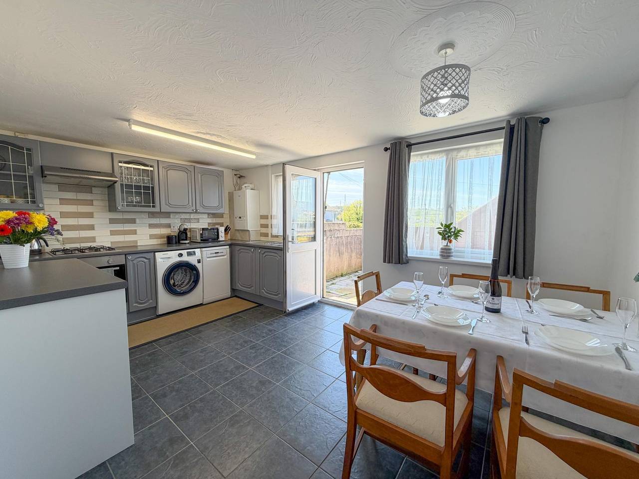Pleasant View - 3 Bedroom Holiday Home - Pembroke in Pembroke, Pembrokeshire