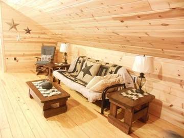 Log Cabin for 6 Guests in Page County, Picture 4