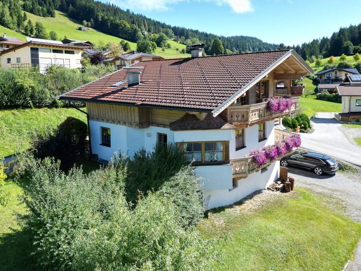 Ferienhaus für 15 Personen, mit Balkon und Terrasse sowie Garten und Pool