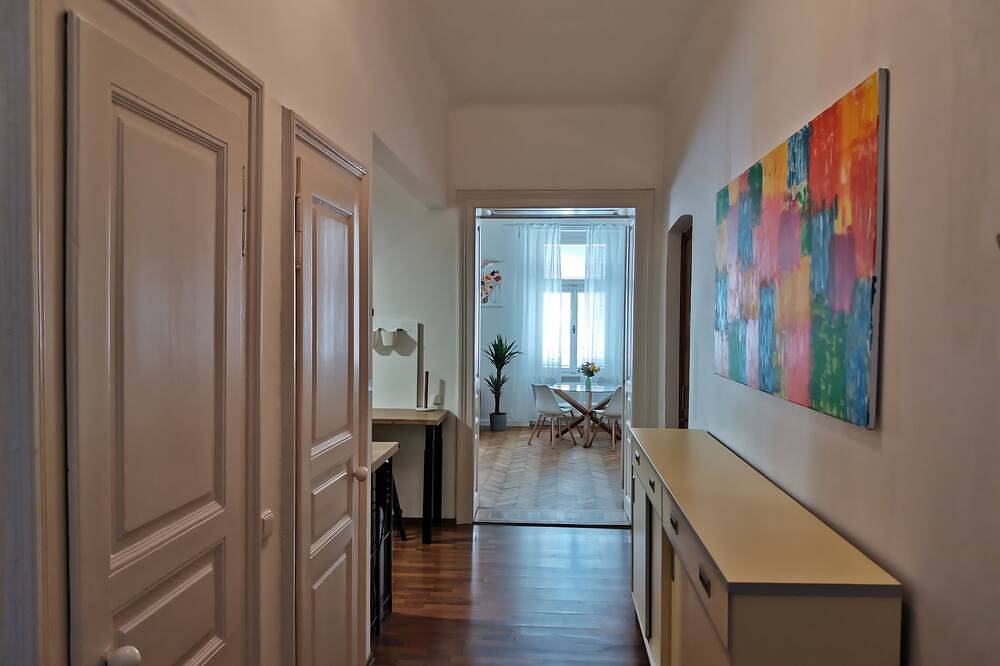 Ganze Wohnung, Downtown 3 Bdr Charm - walk to all attractions in Bratislava, Bratislava und Umgebung