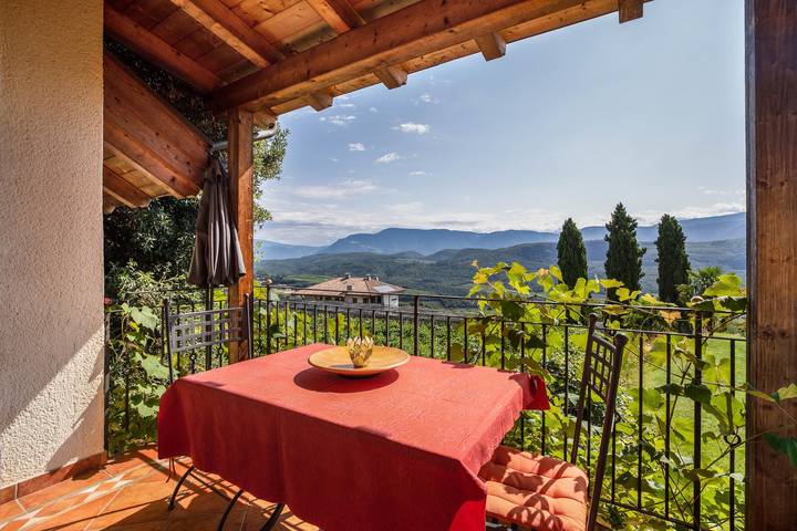 Ferienwohnung für 4 Personen, mit Balkon und Garten in Kaltern an der Weinstraße