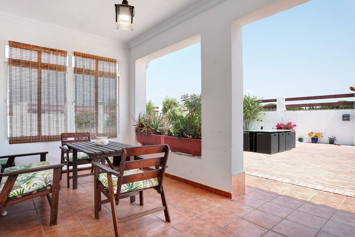 Villa 'Cruz del Sur' con piscina, jardín, 3 terrazas y Wi-Fi in Conil de la Frontera, Costa de la Luz