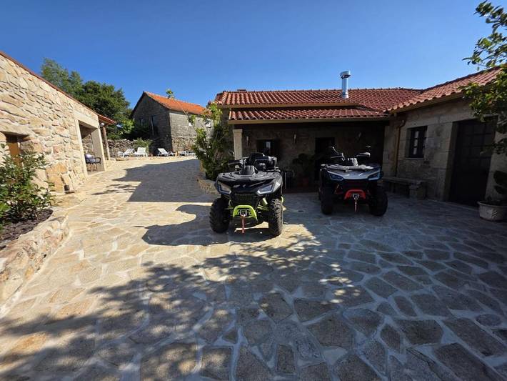 Location de vacances pour 6 personnes, avec vue ainsi que jardin et piscine dans Paredes de Coura - 4