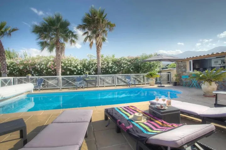 Chalet para 8 personas, con piscina - 1