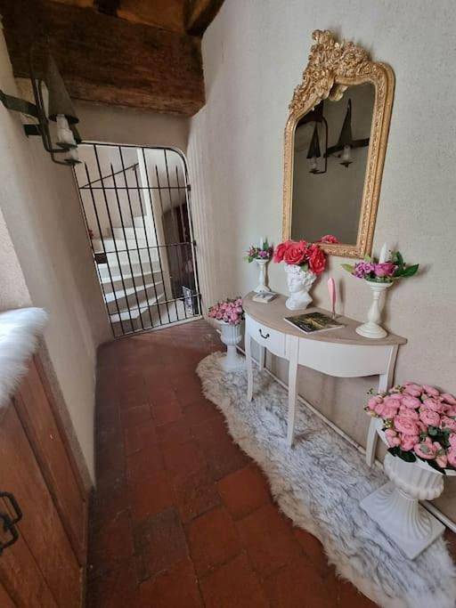 Appartement entier, One-Bedroom Apartment in Évaux-les-Bains, Région d'Aubussargues