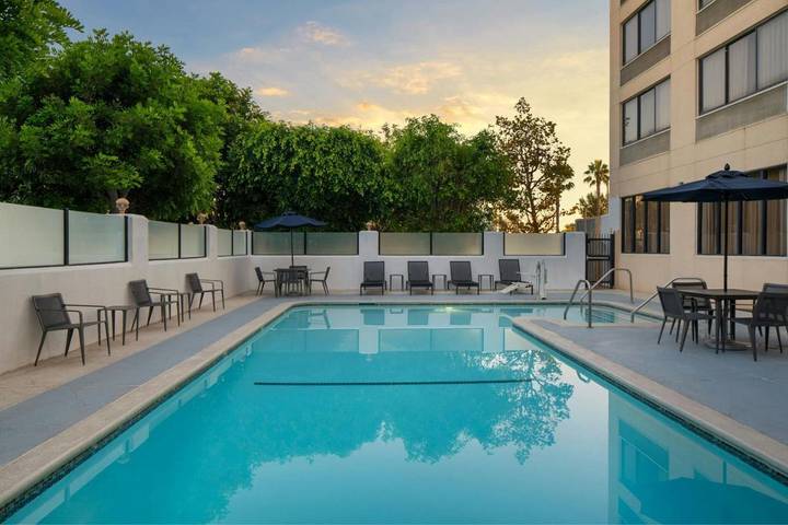 Hotel para 3 personas, con terraza y piscina - 1