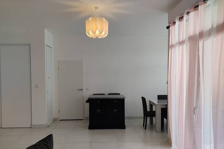 Location de vacances pour 6 personnes, avec terrasse, animaux acceptés à Cergy