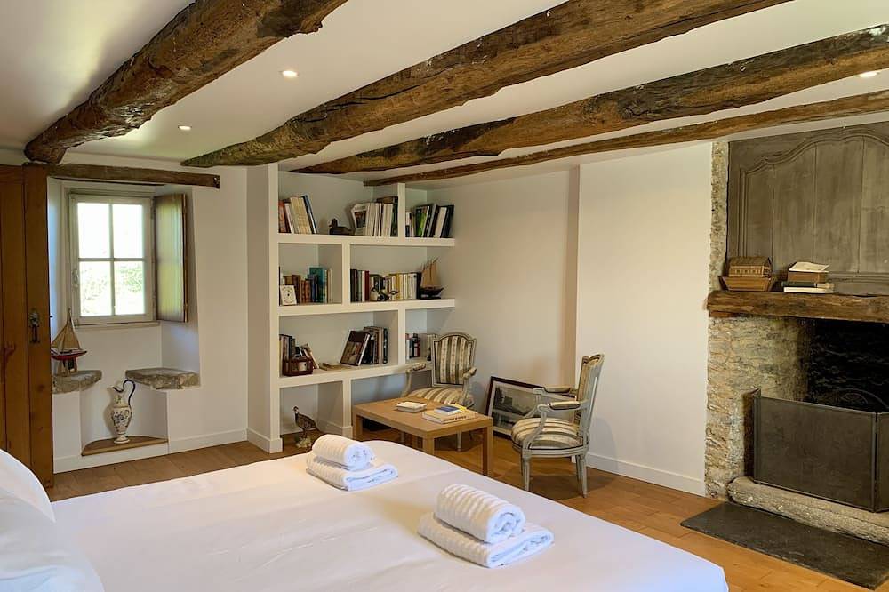 Manoir au Bord de Leau Avec Piscine Chauffée in Theix-Noyalo, Côte des Mégalithes