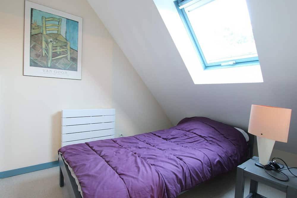 Charming Cottage by the Sea: Pet-Friendly, Sports Facilities, Wi-Fi, Near Surf Beach! in Siouville-Hague, Côte de la Déroute