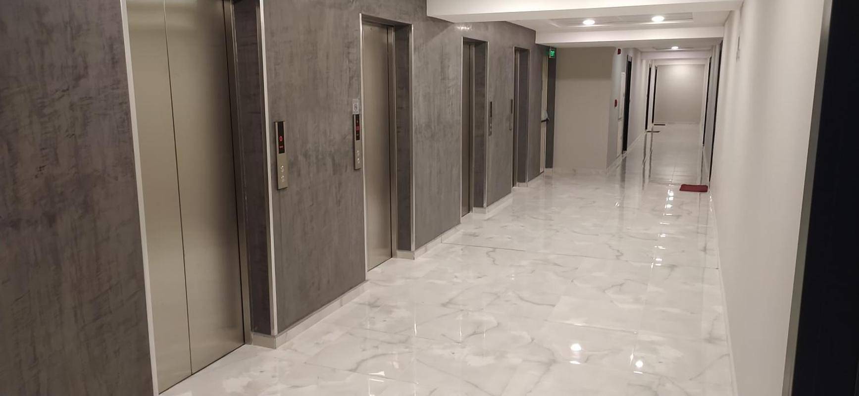 Ganze Wohnung, Luxus-Apartment mit Pool und Fitness im Preis inbegriffen in Skopje, Nordmazedonien