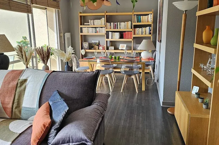 Appartement entier, F3 Hyper-Centre, Calme, Lumineux, Bord de Rivière, Vue Sur Collines in Aurillac, Région d'Aurillac