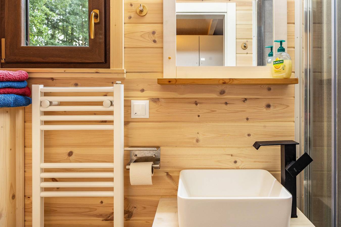 Tiny Home 'Evita' met privétuin, Wi-Fi en airconditioning, foto 9