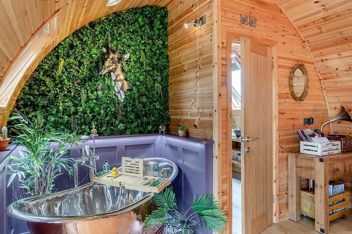Glamping for 2 people, with hot tub in Ribble Valley