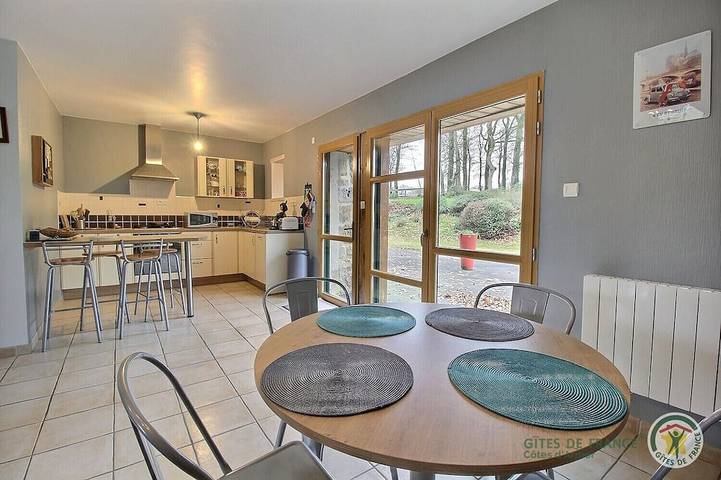 Location de vacances pour 4 personnes, avec jardin et terrasse à Cohiniac