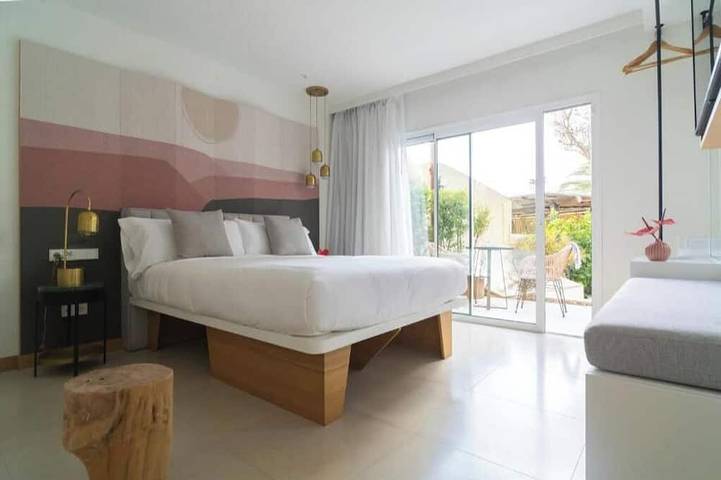 Ganze Wohnung, Boutique Apartments Marsol Ibiza: Deluxe Apartment with Terrace in Siesta, Santa Eulària des Riu