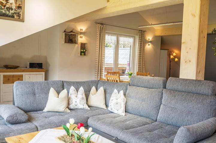 Hel lejlighed, Cosy Apartment Bergpanorama with Balcony, Mountain View & Wi-Fi in Garmisch-Partenkirchen, De Bayerske Alper