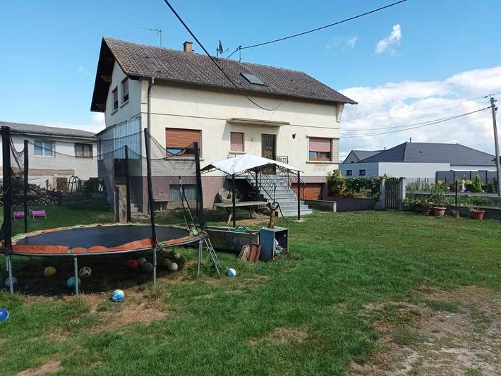 Location de vacances pour 8 personnes, avec vue et jardin à Saasenheim