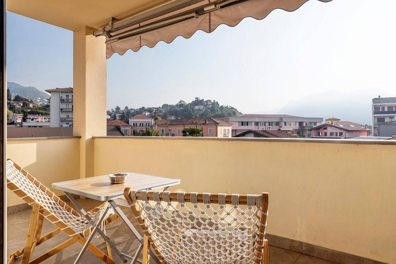 Ganze Wohnung, Apartment 'Casa Palmy' mit Bergblick, Wlan und Klimaanlage in Intra (Verbania), Comune di Verbania