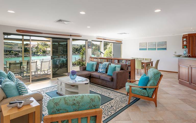 Holiday home for 8 people, with hot tub and garden in Encounter Bay