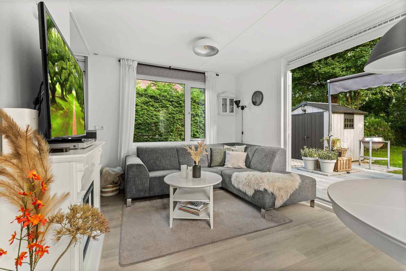 Prachtige 4-persoons vakantiewoning met een ruime tuin en gebruik van zwembad in Baarland in Nederlandse Noordzeekust