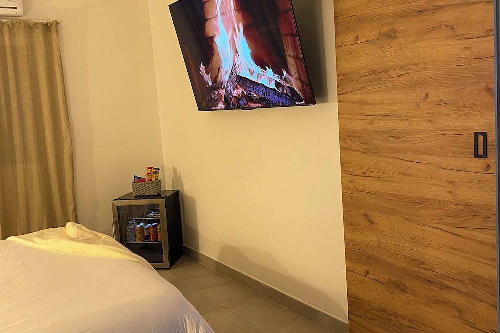 Love room / private jacuzzi / exceptional accommodation in Istres, Istres region