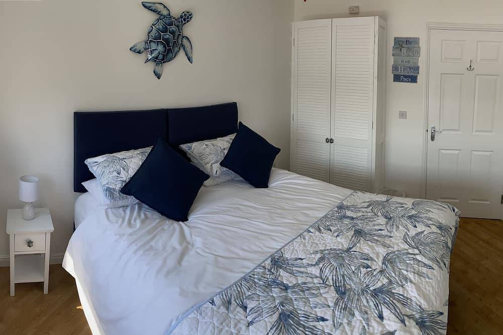 Appartement entier, Harbour Lights sea and beach views with a Caribbean-style and secure parking in Poole, Poole Harbour