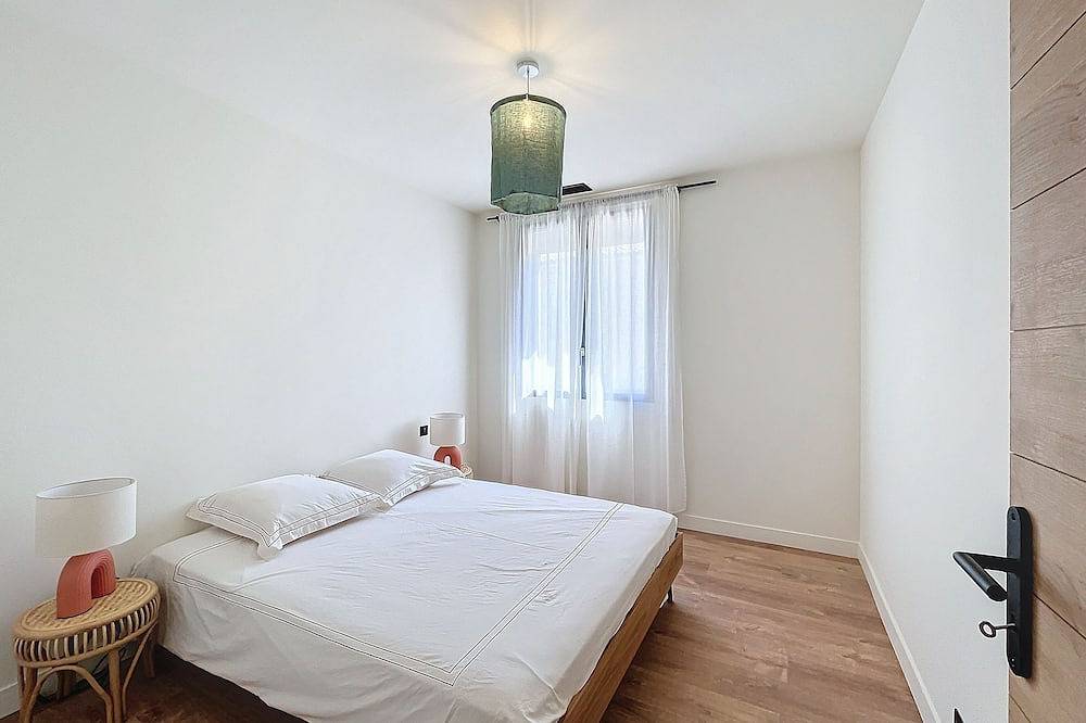 Village house in Provence with swimming pool and private terrace in Eyragues, Arles region