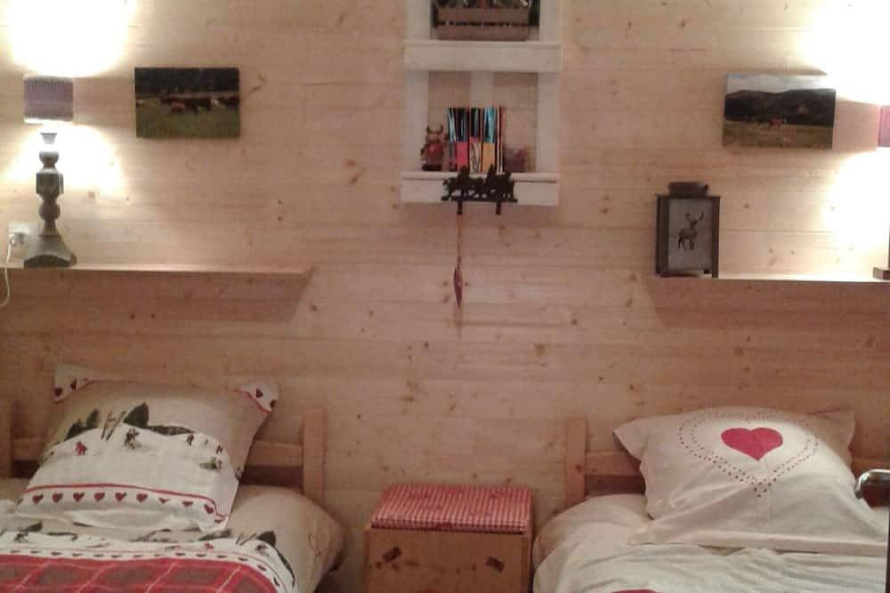 Charming Chalet with Nature Views, Near Colmar & Gérardmer, Ideal for 4, Free Wifi in Plainfaing, Parc naturel régional des Ballons des Vosges