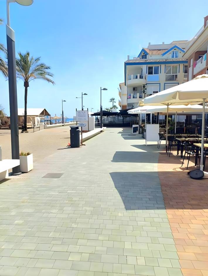 Apartamento entero, Ático en primera línea de playa: 3 dormitorios dobles, 2 baños in San Luis de Sabinillas, Manilva