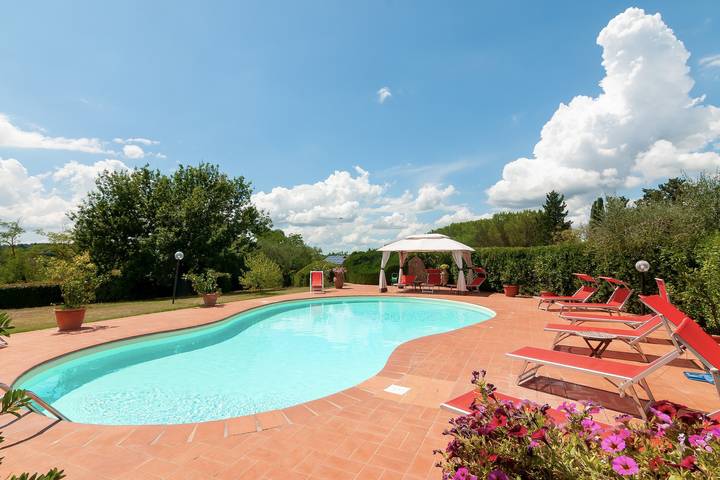 Casa Vacanze Podere Settefrati met privézwembad en jacuzzi in Montaione, Chianti