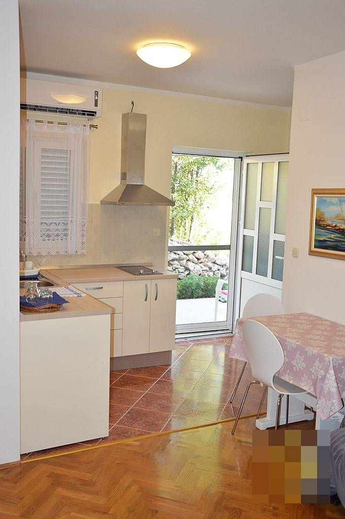 Ganzes Studio, Studioapartment in Preko mit Meerblick, Terrasse, Klimaanlage, W-Lan (4574-2) in Preko, Insel Ugljan