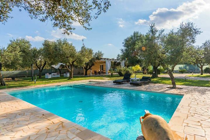 Casa vacanza per 5 persone, con Piscina a Carpignano Salentino