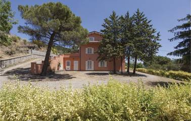 Vacation Rental for 15 Guests in Cortona, Arezzo Province, Picture 2