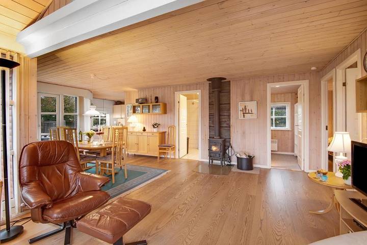 Charmantes familienfreundliches Ferienhaus nahe Grenaa Strand und dem Kattegatcenter in Grenå Strand, Grenaa