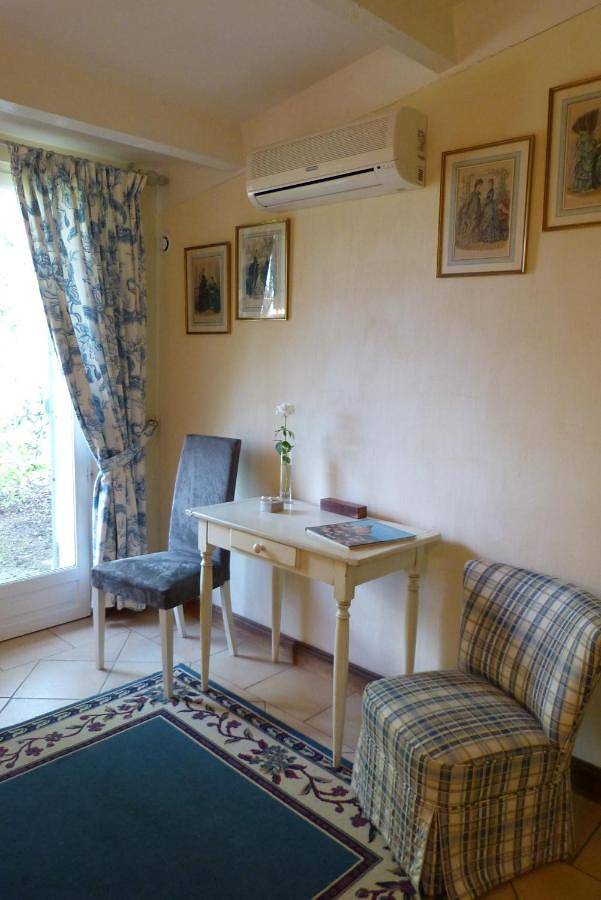 Location de vacances pour 2 personnes, avec piscine ainsi que vue et jardin à Saint-Rémy (Dordogne) - 2