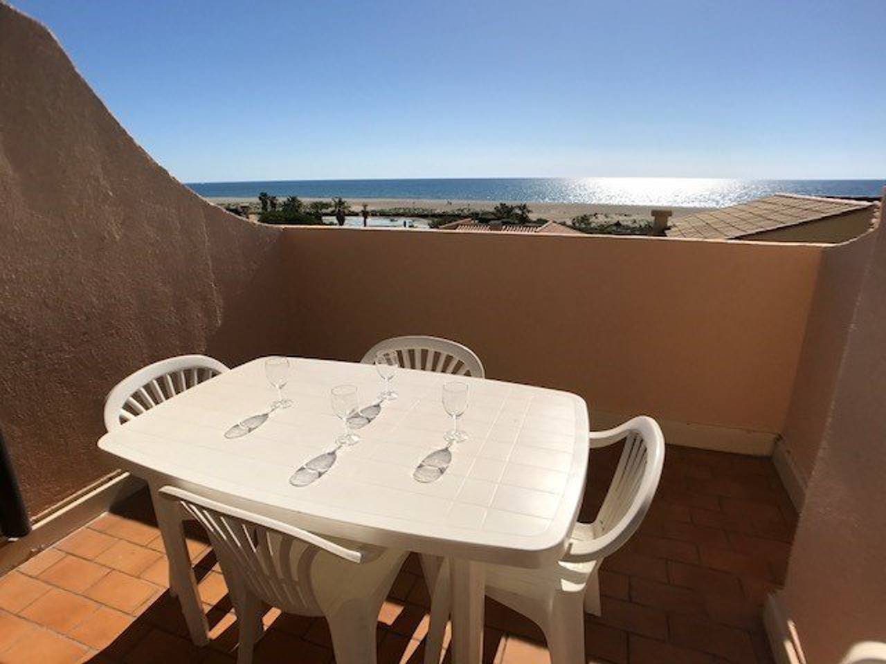 Beachfront 1-Bedroom House for 4 with Terrace, Parking, and Modern Amenities in Port Leucate in Port Leucate, Leucate