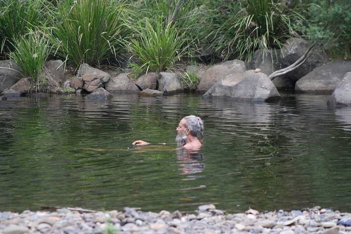 Log cabin for 4 people, with hot tub and balcony as well as garden in Hunter Valley