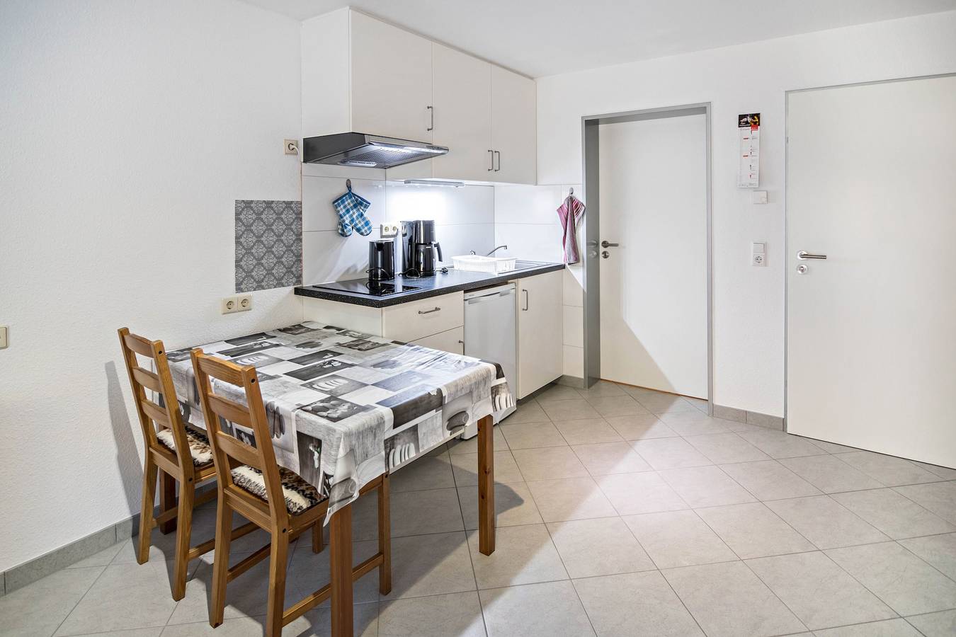Ganze Wohnung, Einzimmerapartment im "Haus Ruther" in Thermalbadnähe mit Wlan, Terrasse & Garten in Bad Saulgau, Region Bodensee-Oberschwaben