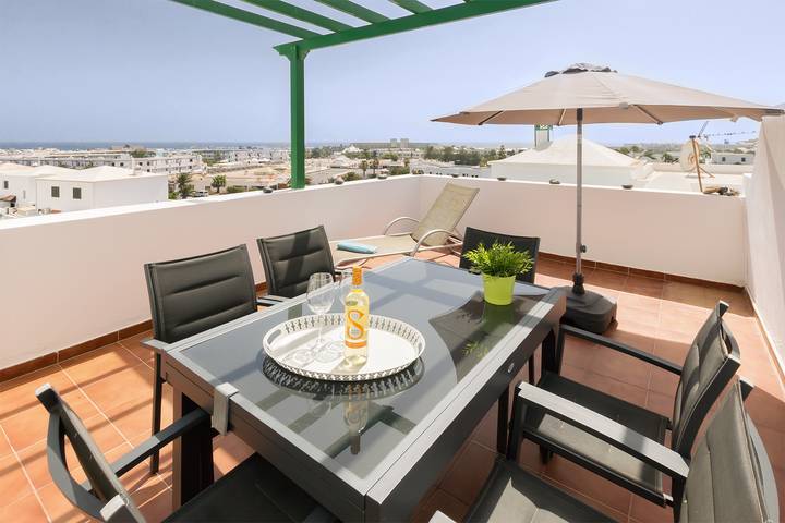 Entire apartment, Apartamento Om con piscina y vistas al mar in Costa Teguise, Teguise