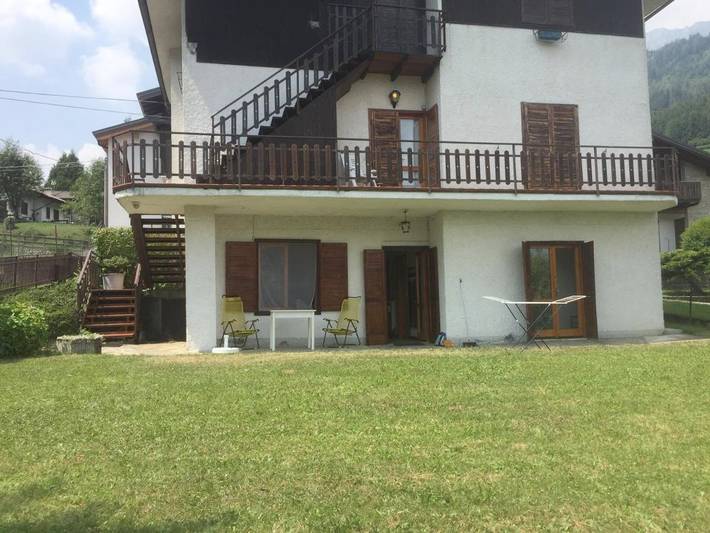 Appartamento per 8 persone, con Terrazza e Giardino nonché Panorama a Borno