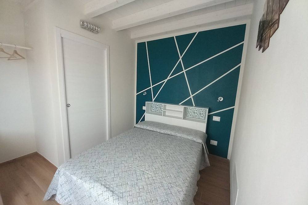 Ganze Wohnung, Casa Maria, Nuovo Appartamento con Vista Lago in Torri del Benaco, Gardasee-Berge