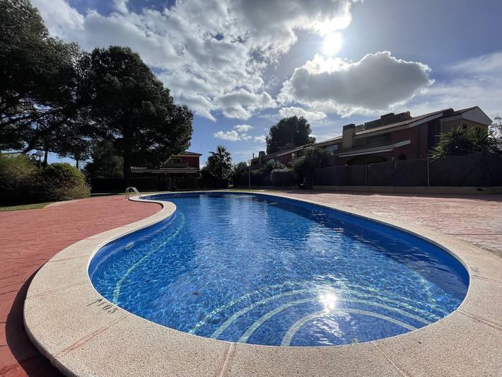 Location de vacances pour 6 personnes, avec jardin ainsi que terrasse et piscine, animaux acceptés dans Bonmont Terres Noves