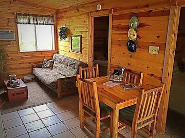 Log Cabin for 6 Guests in Mount Rushmore, Pennington County, Picture 3