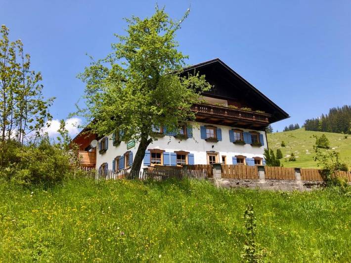 Ferienwohnung, mit Terrasse und Garten in Schattwald