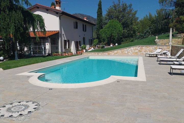 Apartamento de vacaciones para 6 personas, con jardín además de piscina y terraza - 1